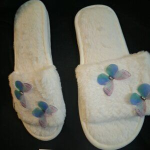 BRAND NEW! WHITE SLIP-SLIPPERS W/ PRETTY 3-D BUTTERFLIES VEGAN FAUX FUR W/defect